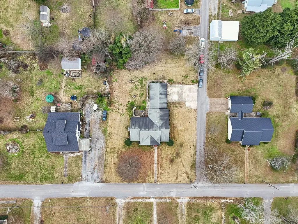 301 W King Street Morrison TN 37357