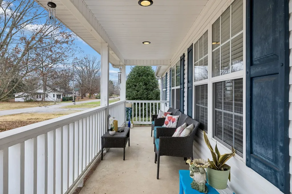 301 W King Street Morrison TN 37357