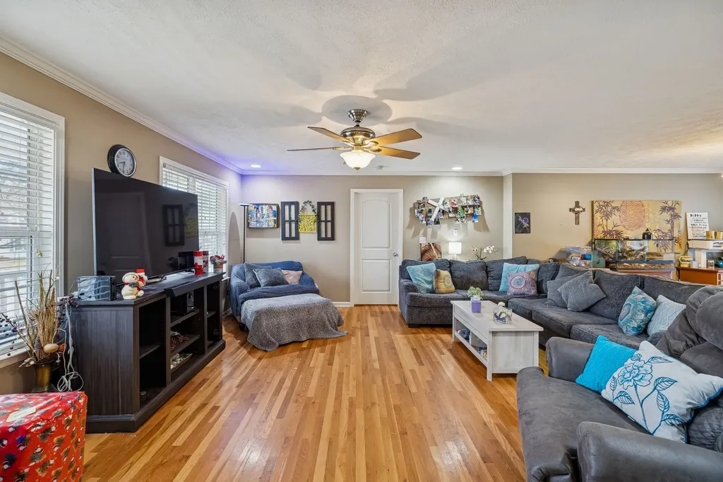 301 W King Street Morrison TN 37357