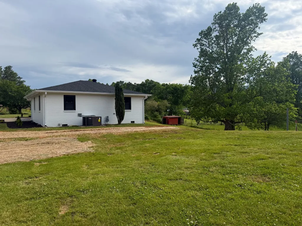 5902 Beersheba Highway Mcminnville TN 37110