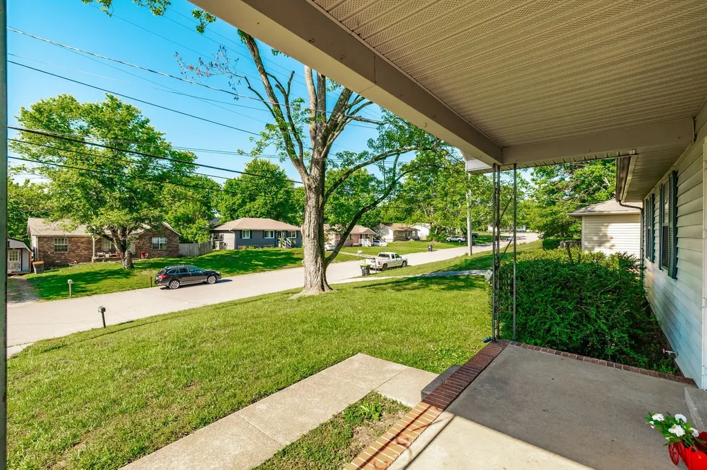 215 Al Oerter Drive Clarksville TN 37042