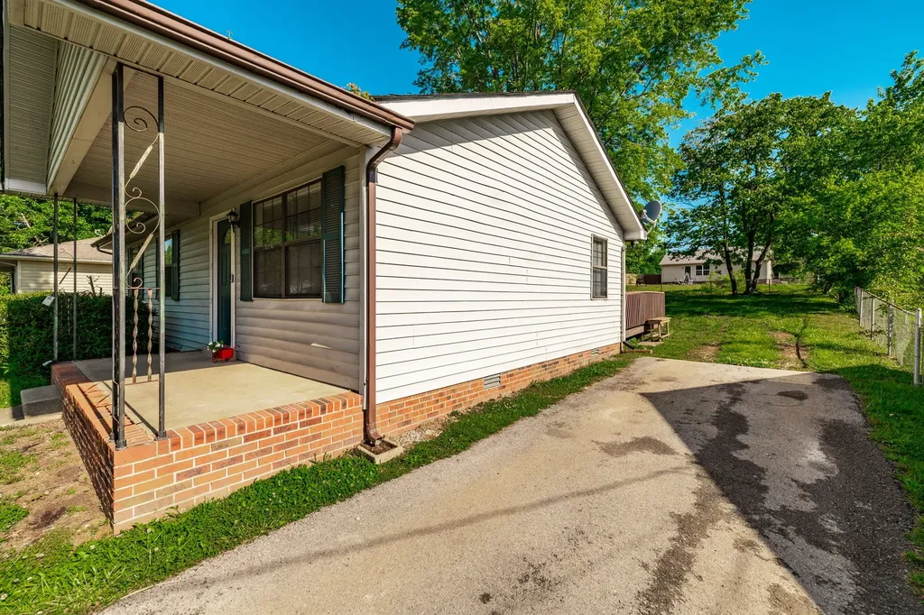 215 Al Oerter Drive Clarksville TN 37042