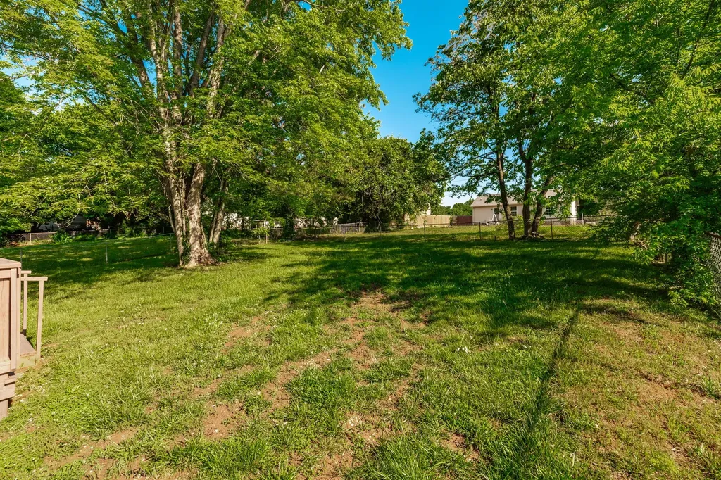 215 Al Oerter Drive Clarksville TN 37042