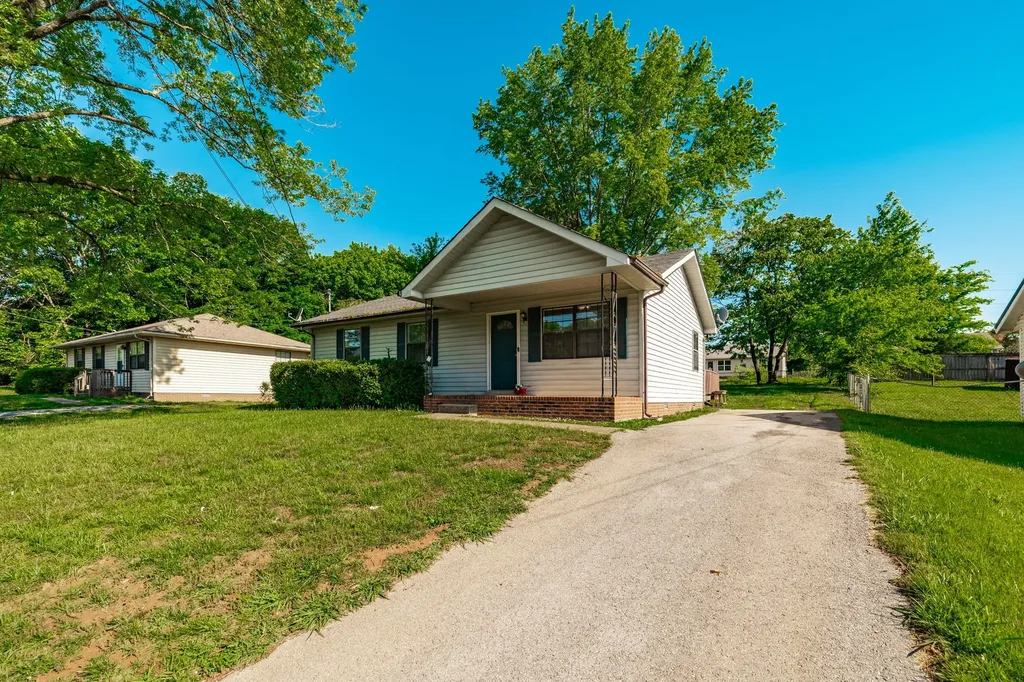 215 Al Oerter Drive Clarksville TN 37042