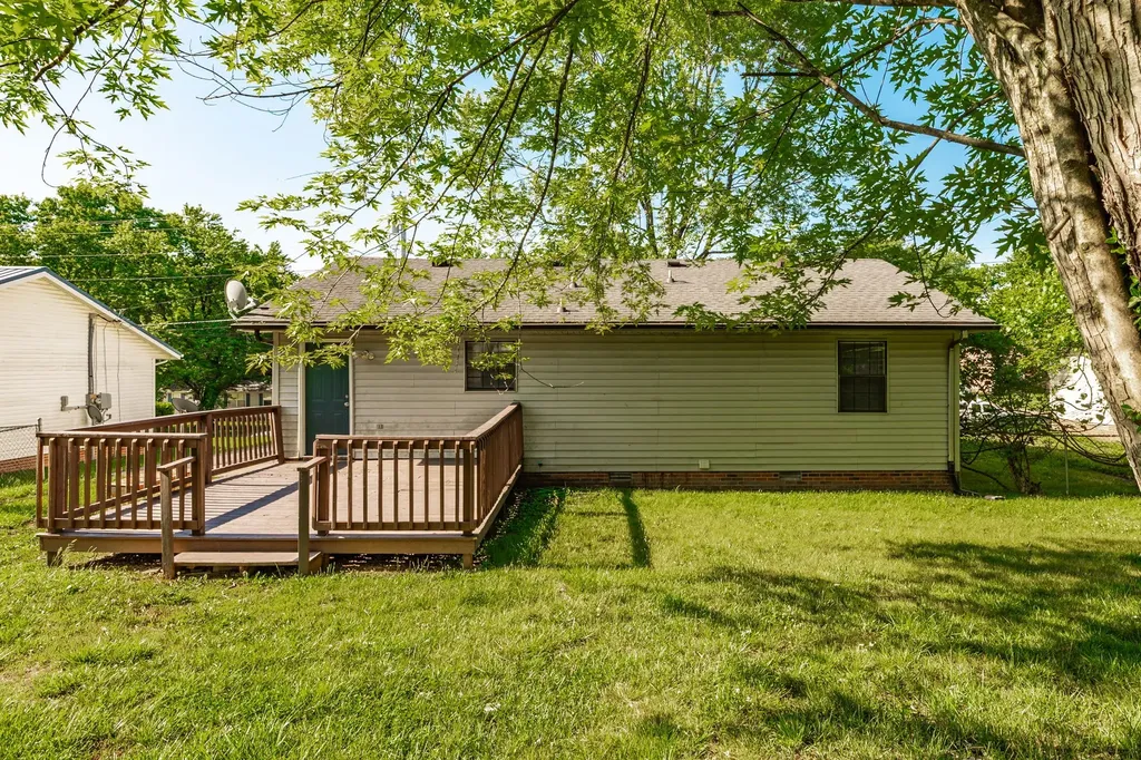 215 Al Oerter Drive Clarksville TN 37042