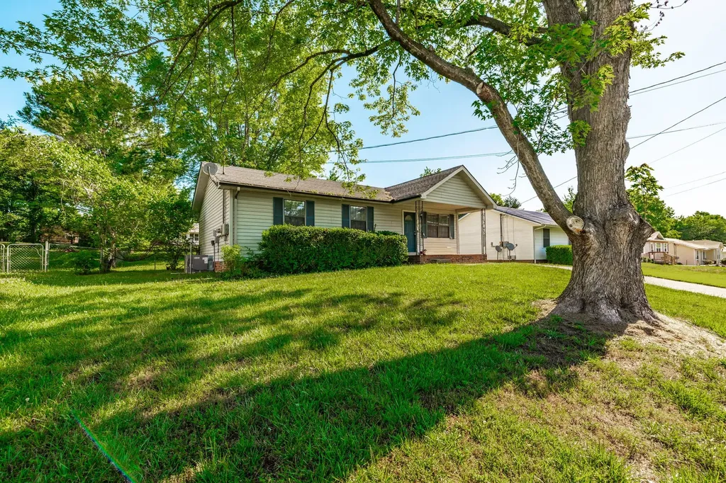 215 Al Oerter Drive Clarksville TN 37042