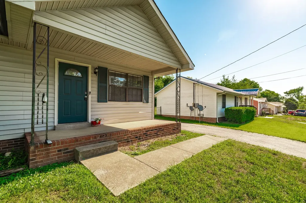 215 Al Oerter Drive Clarksville TN 37042
