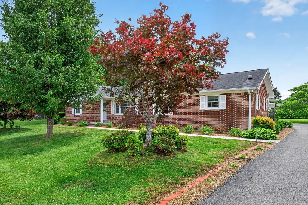 701 Cill Street Smithville TN 37166