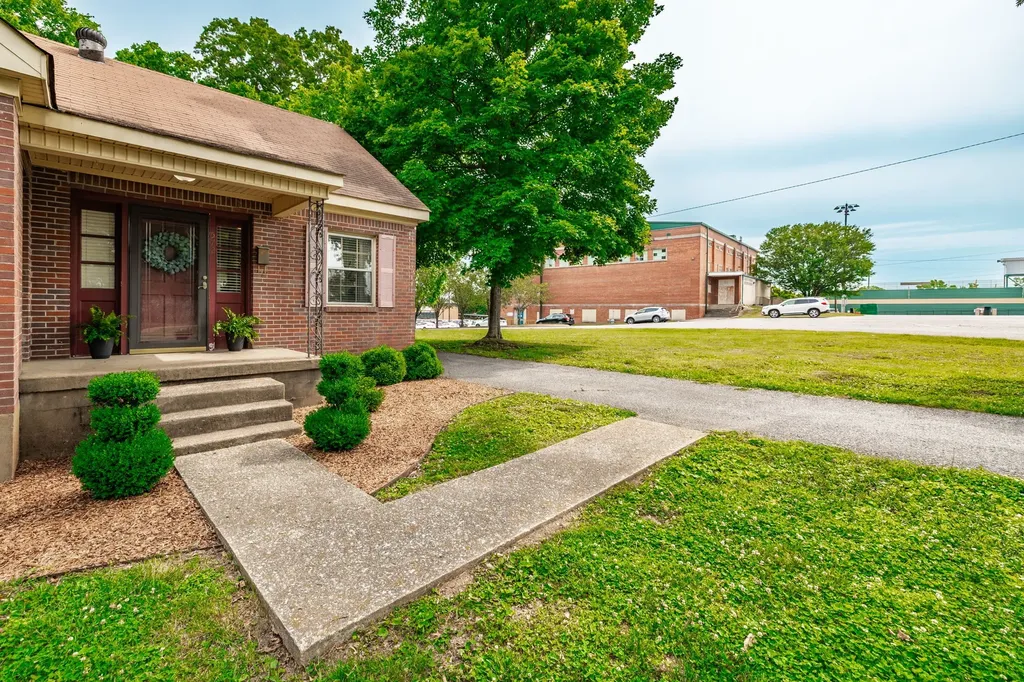572 Hawkins Drive Gallatin TN 37066