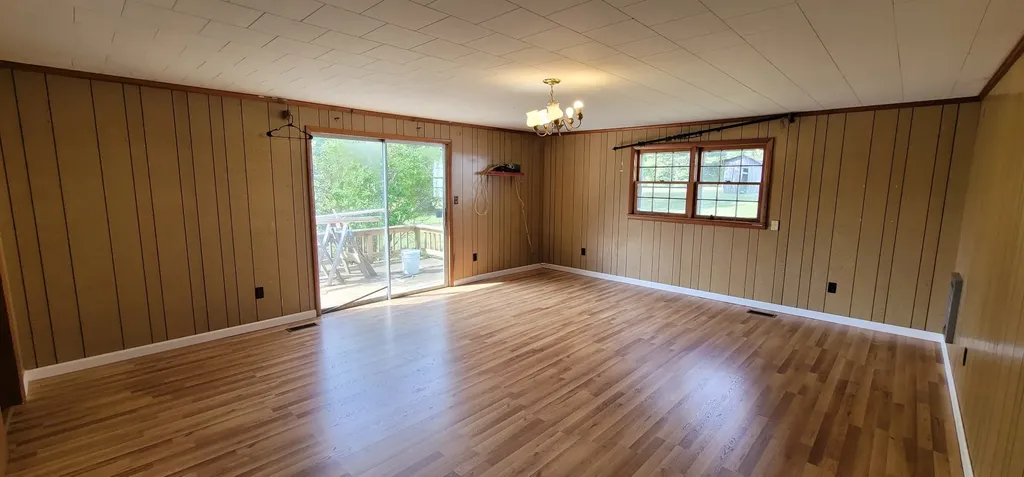 19 Turkey Scratch Road Spencer TN 38585