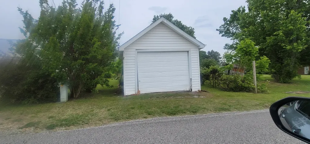 19 Turkey Scratch Road Spencer TN 38585