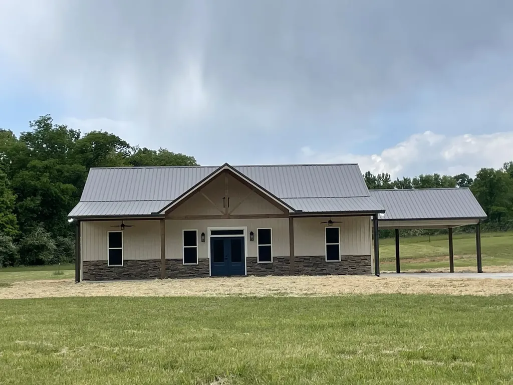 682 E Piney Road, E Dickson TN 37055