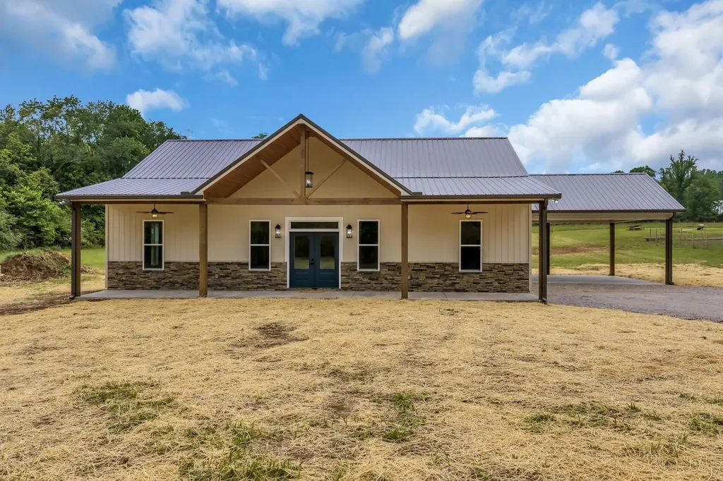 682 E Piney Road, E Dickson TN 37055