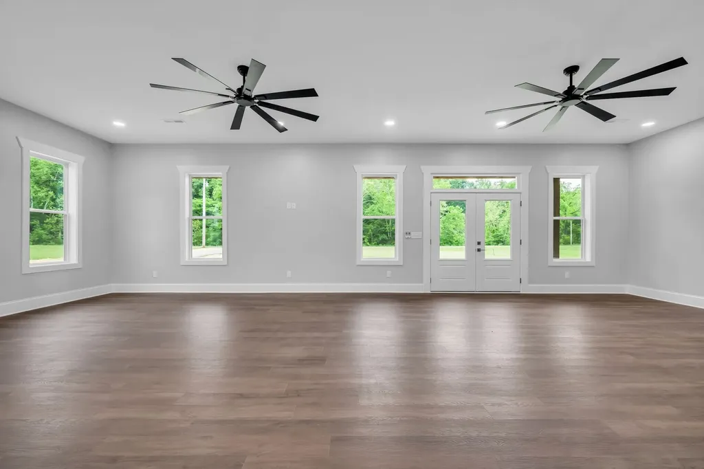 682 E Piney Road, E Dickson TN 37055