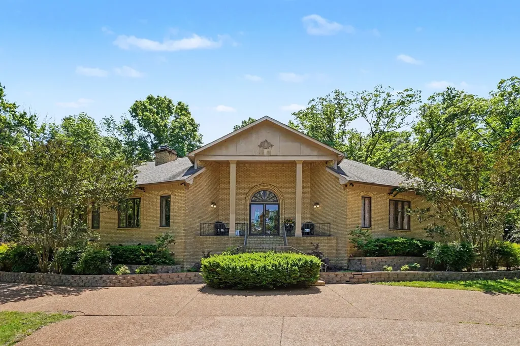 320 Shutes Cove Old Hickory TN 37138