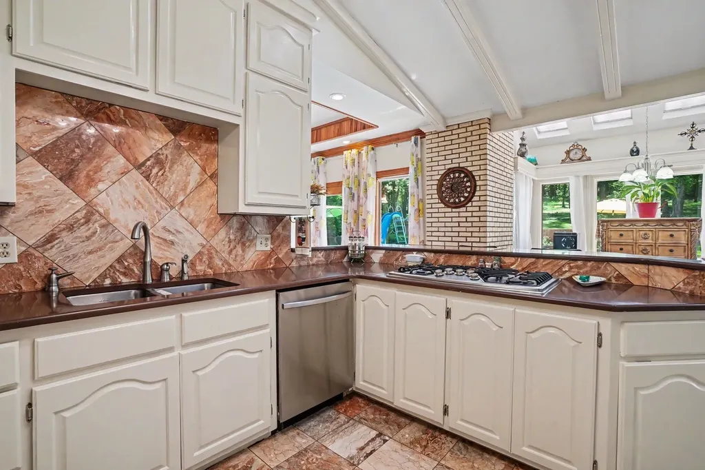 320 Shutes Cove Old Hickory TN 37138