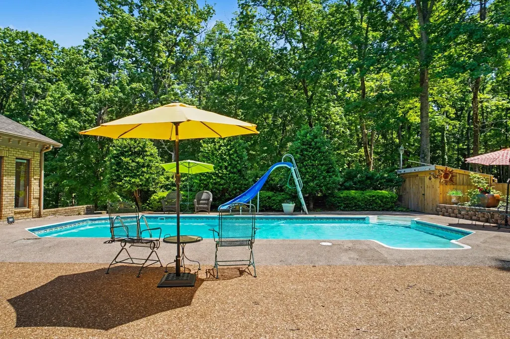 320 Shutes Cove Old Hickory TN 37138