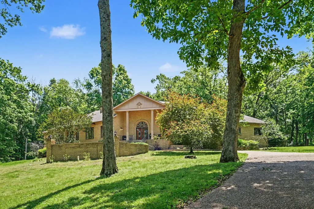 320 Shutes Cove Old Hickory TN 37138