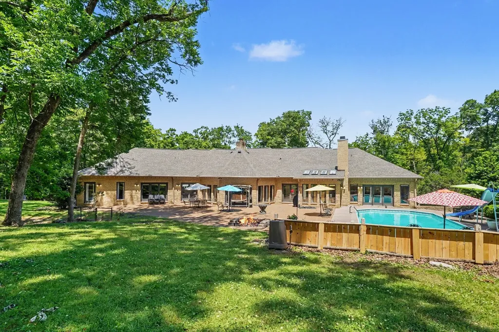 320 Shutes Cove Old Hickory TN 37138