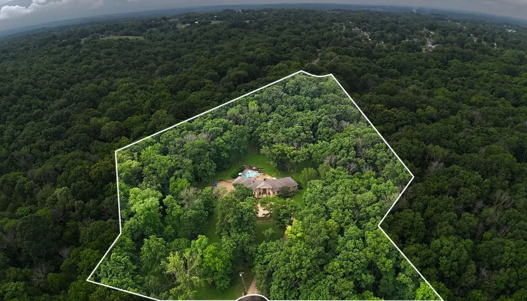 320 Shutes Cove Old Hickory TN 37138
