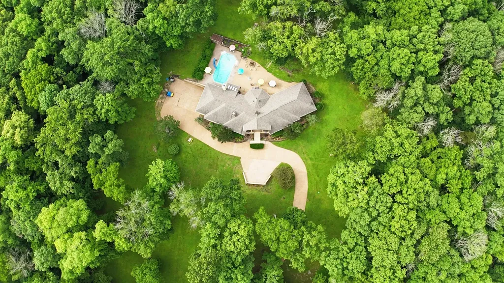 320 Shutes Cove Old Hickory TN 37138