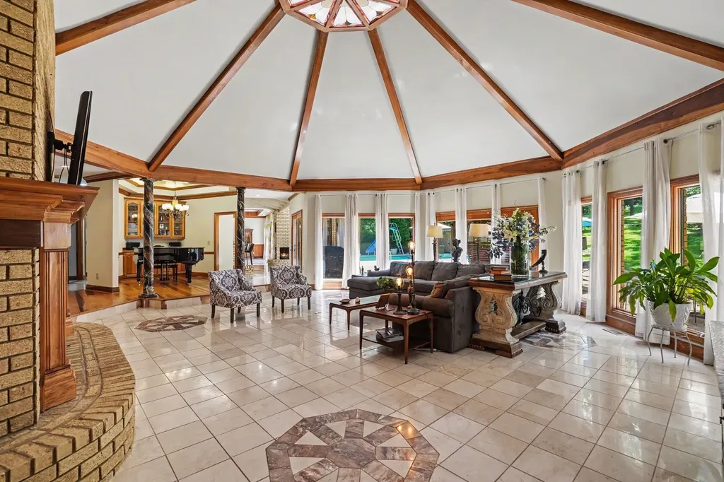 320 Shutes Cove Old Hickory TN 37138