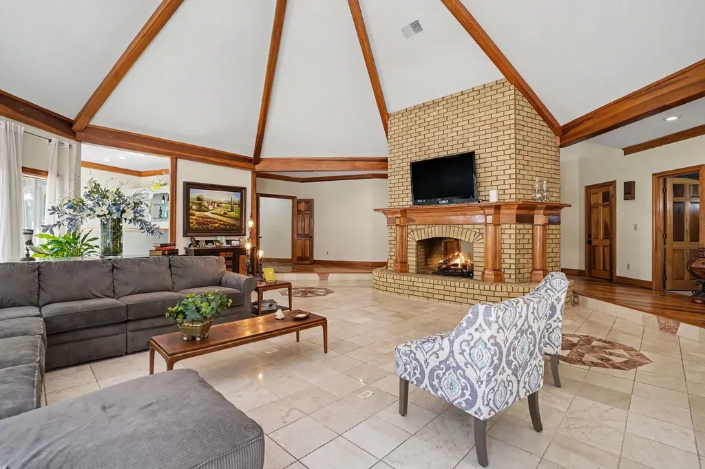 320 Shutes Cove Old Hickory TN 37138