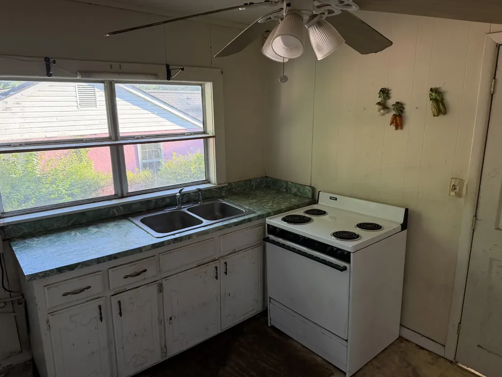 1738 24th Ave, N Nashville TN 37208