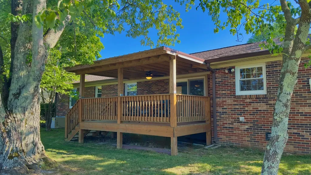 805 Fairlane Circle Smithville TN 37166