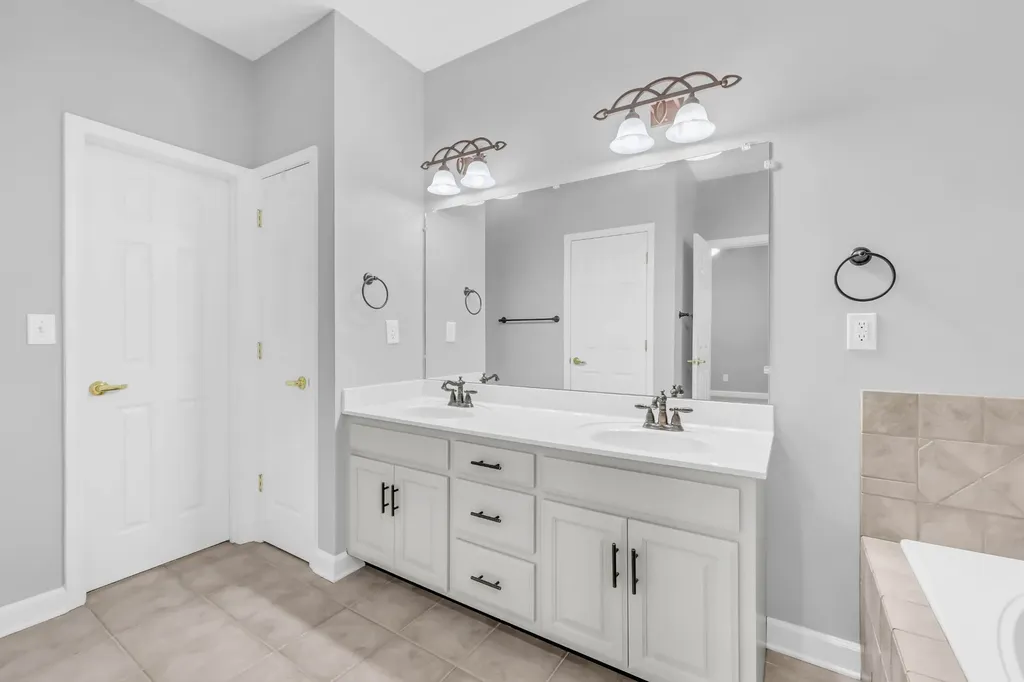 445 Country Club Court Clarksville TN 37043