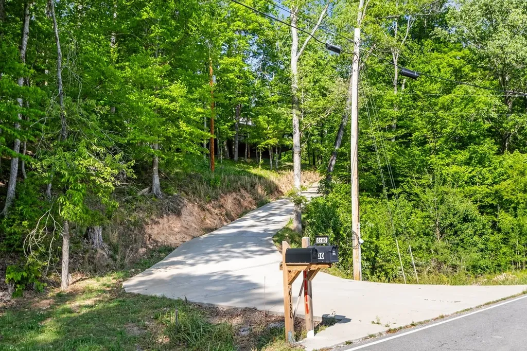 6130 Clydeton Road Waverly TN 37185