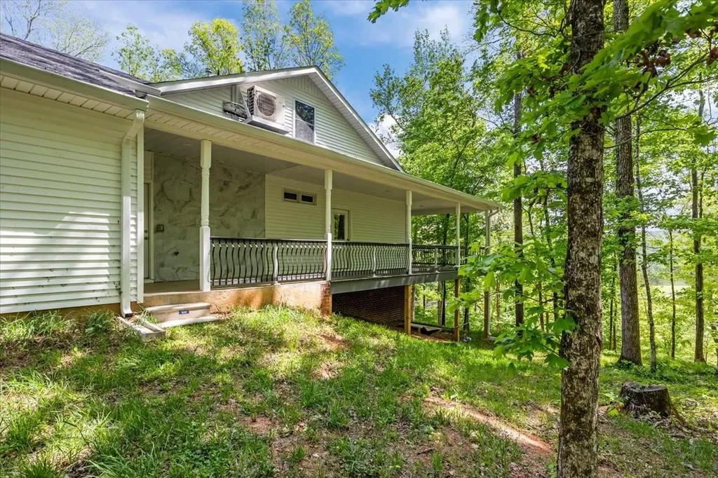 6130 Clydeton Road Waverly TN 37185