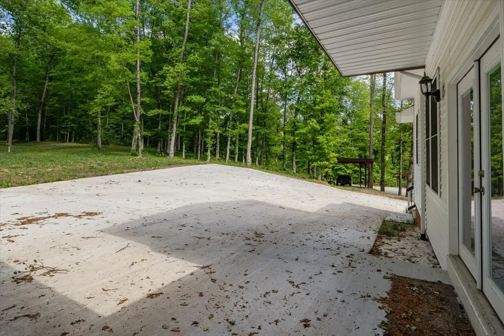 6130 Clydeton Road Waverly TN 37185