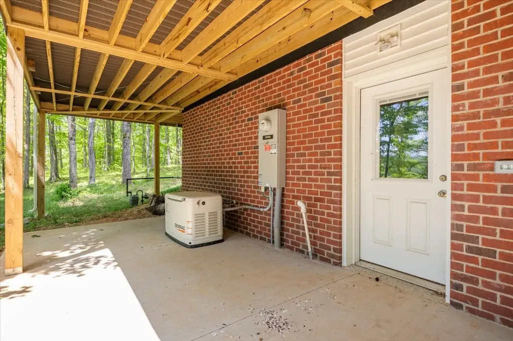 6130 Clydeton Road Waverly TN 37185