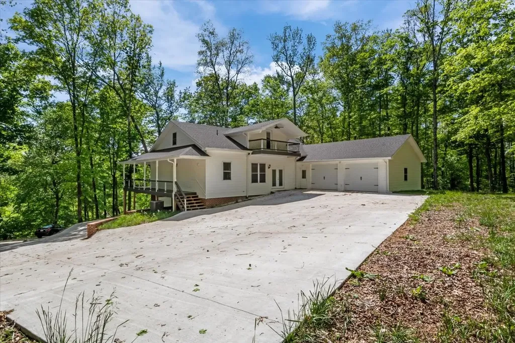 6130 Clydeton Road Waverly TN 37185