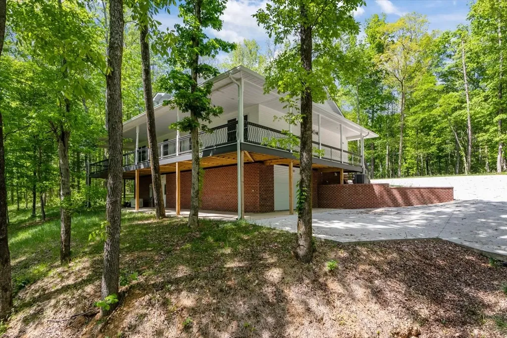 6130 Clydeton Road Waverly TN 37185