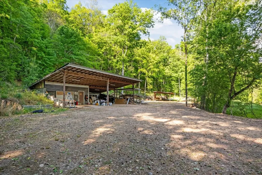 6130 Clydeton Road Waverly TN 37185