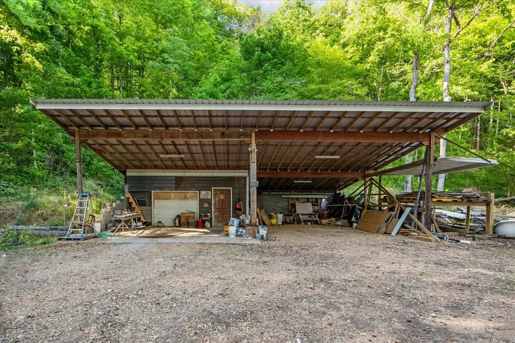 6130 Clydeton Road Waverly TN 37185