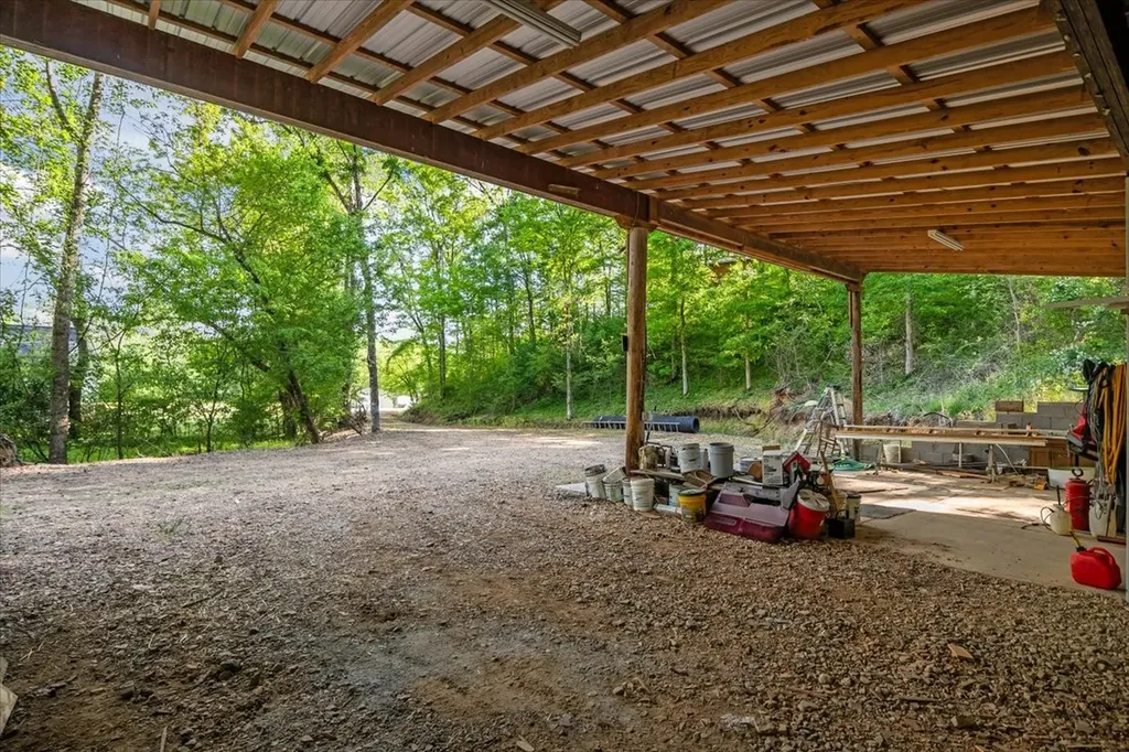 6130 Clydeton Road Waverly TN 37185