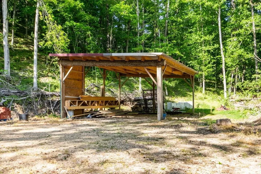 6130 Clydeton Road Waverly TN 37185