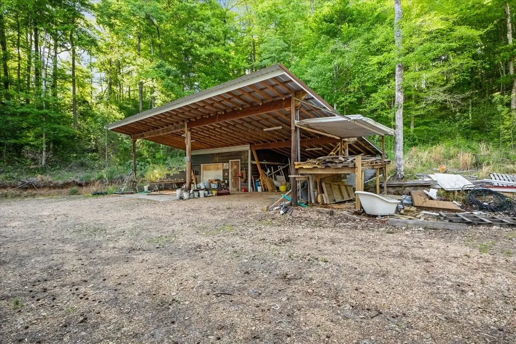 6130 Clydeton Road Waverly TN 37185