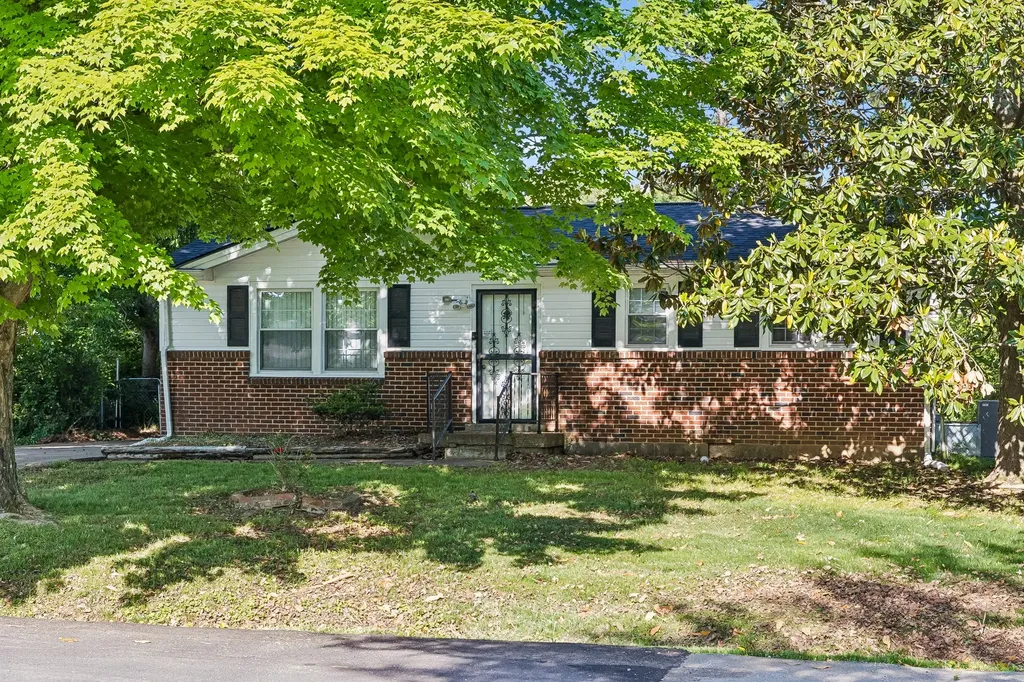 810 Country Club Drive Clarksville TN 37043
