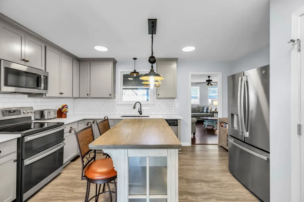 1917 Graceland Drive Goodlettsville TN 37072