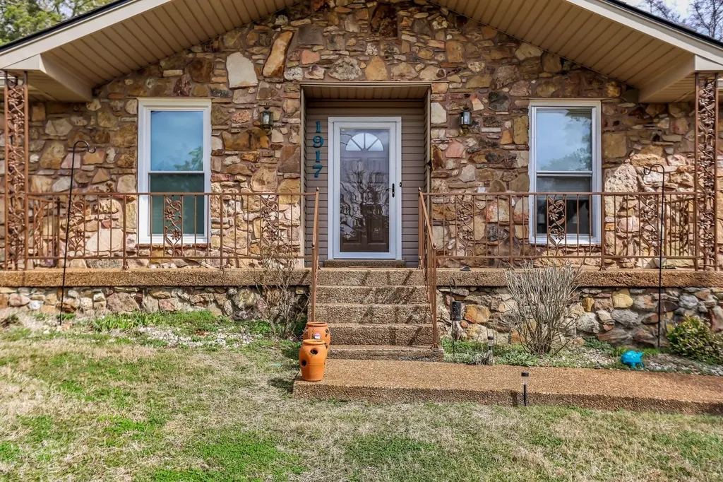1917 Graceland Drive Goodlettsville TN 37072