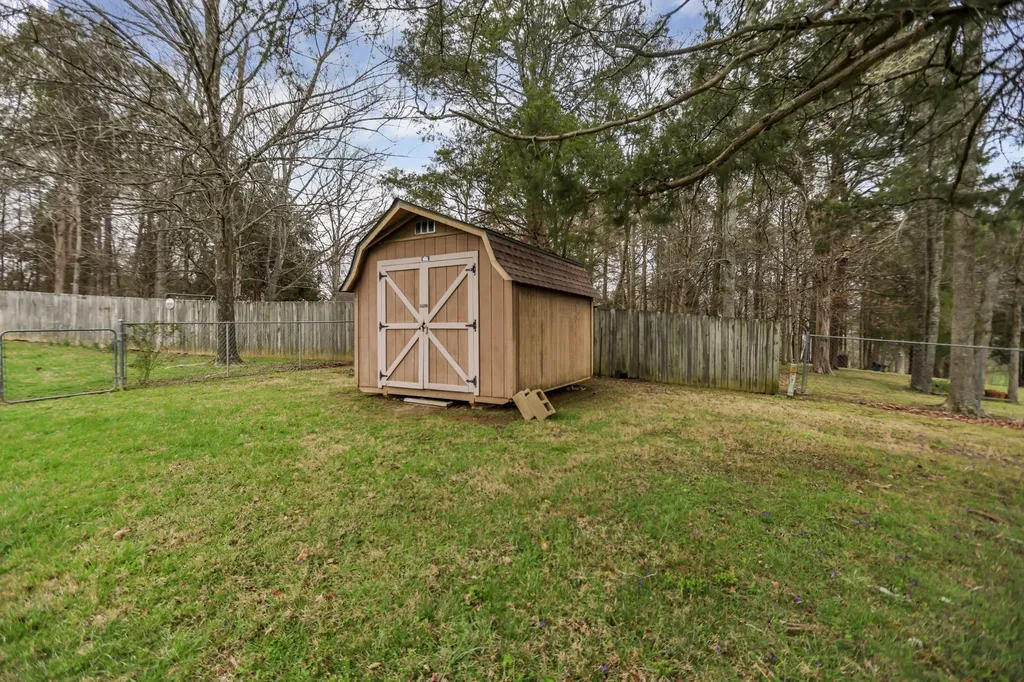 1917 Graceland Drive Goodlettsville TN 37072