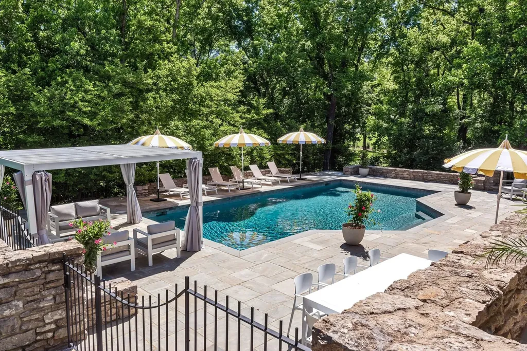 300 Sunnyside Drive Nashville TN 37205
