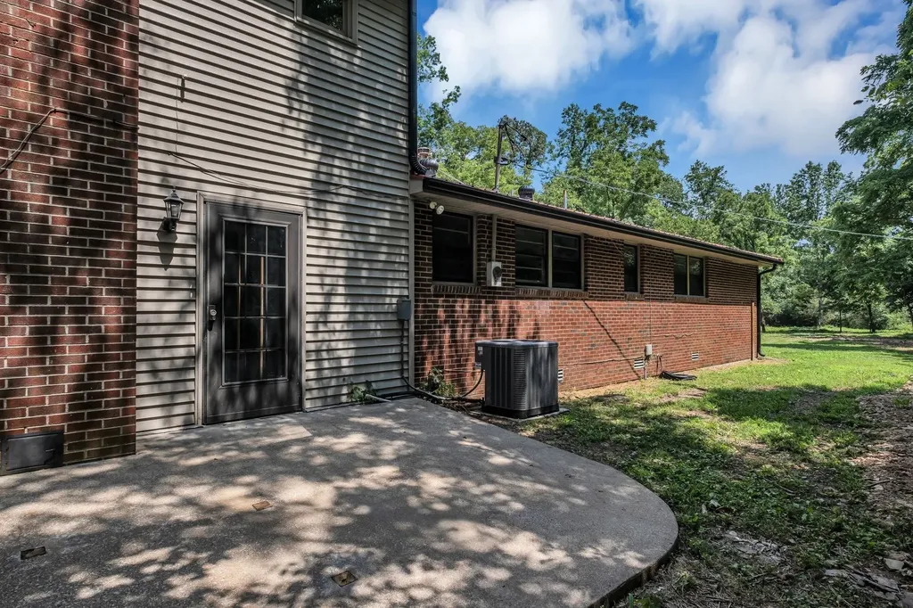 5940 Hassells Creek Lane Lyles TN 37098