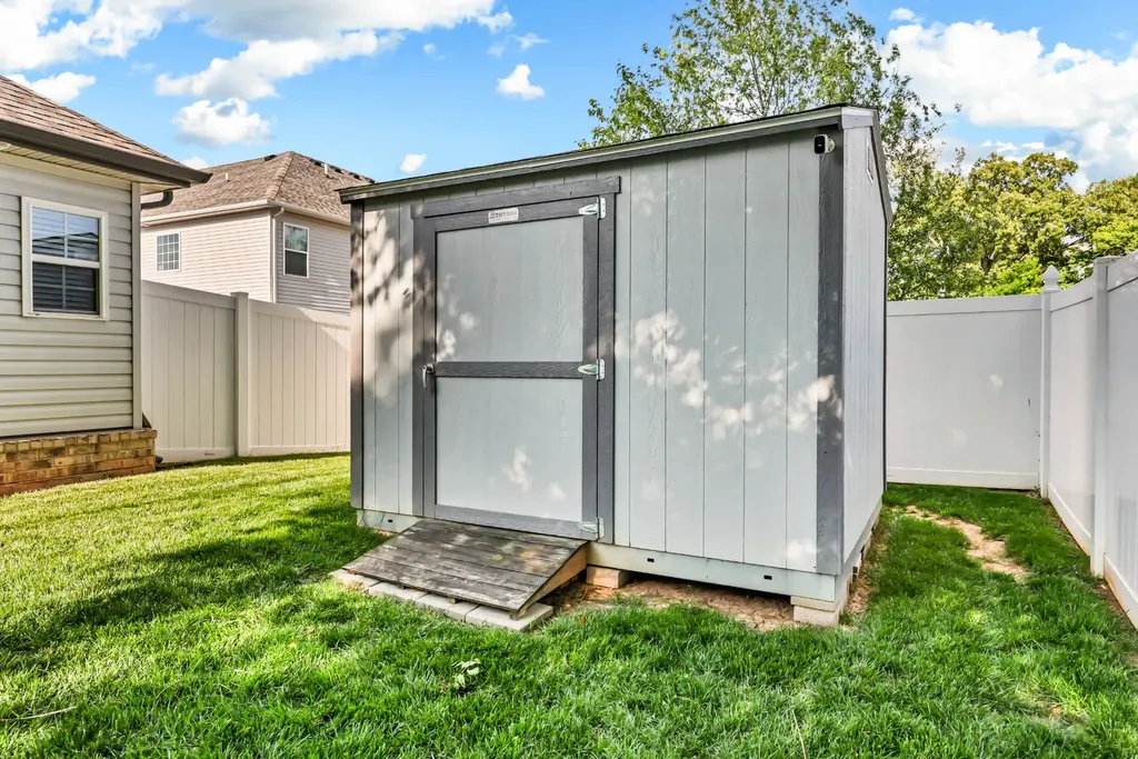 883 Terraceside Circle Clarksville TN 37040