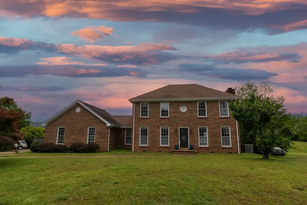 522 W Point Drive Clarksville TN 37043