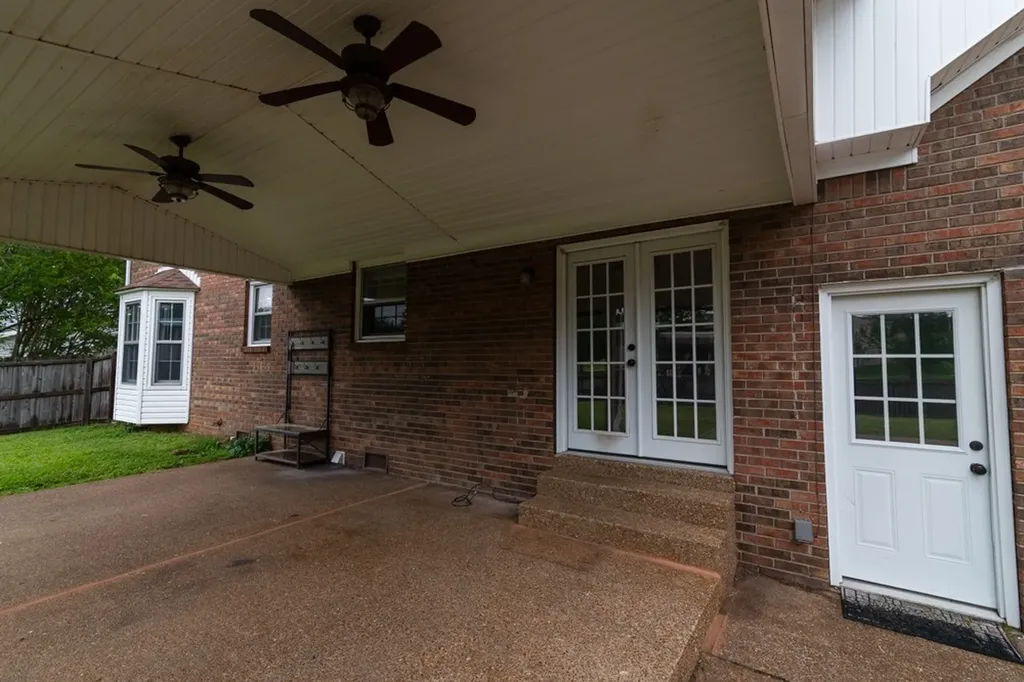 522 W Point Drive Clarksville TN 37043